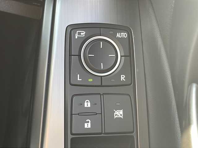 レクサス ＩＳ 300h Fスポーツ 福岡県 2024(令6)年 1.2万km グラファイトブラックガラスフレーク 純正メーカーナビ/　（AM/FM/CD/DVD/USB/Bluetooth/SD/AUX/フルセグ）/ムーンルーフ/３眼LEDヘッドライト/パノラマミックビューモニター/オレンジキャリパー/シートヒーター（D席＋N席）/ステアリングヒーター/ブラインドスポットモニター/レーダークルーズコントロール/オートハイビーム/ETC2.0/前後ドライブレコーダー/D+N席パワーシート/レザーシート/D+N席シートヒーター/純正19インチアルミホイール/パドルシフト