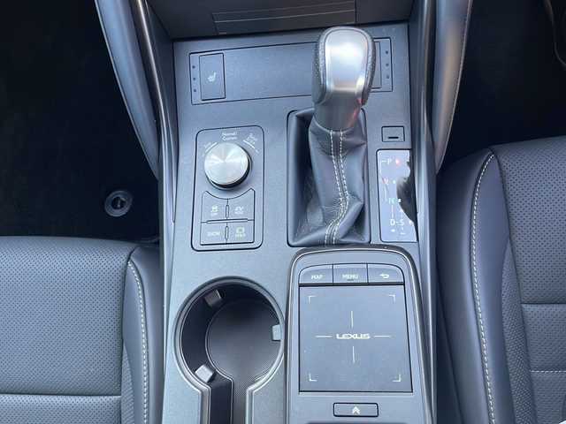 レクサス ＩＳ 300h Fスポーツ 福岡県 2024(令6)年 1.2万km グラファイトブラックガラスフレーク 純正メーカーナビ/　（AM/FM/CD/DVD/USB/Bluetooth/SD/AUX/フルセグ）/ムーンルーフ/３眼LEDヘッドライト/パノラマミックビューモニター/オレンジキャリパー/シートヒーター（D席＋N席）/ステアリングヒーター/ブラインドスポットモニター/レーダークルーズコントロール/オートハイビーム/ETC2.0/前後ドライブレコーダー/D+N席パワーシート/レザーシート/D+N席シートヒーター/純正19インチアルミホイール/パドルシフト