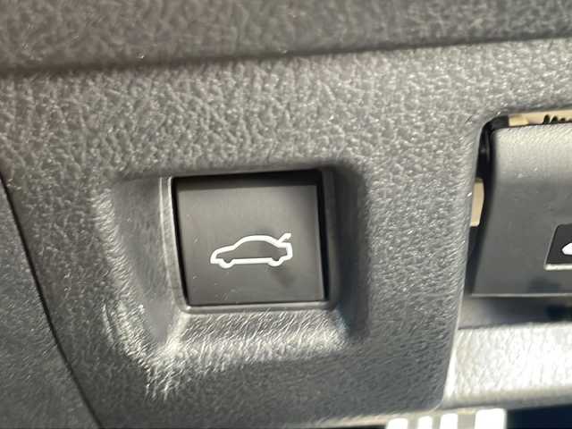 レクサス ＩＳ 300h Fスポーツ 福岡県 2024(令6)年 1.2万km グラファイトブラックガラスフレーク 純正メーカーナビ/　（AM/FM/CD/DVD/USB/Bluetooth/SD/AUX/フルセグ）/ムーンルーフ/３眼LEDヘッドライト/パノラマミックビューモニター/オレンジキャリパー/シートヒーター（D席＋N席）/ステアリングヒーター/ブラインドスポットモニター/レーダークルーズコントロール/オートハイビーム/ETC2.0/前後ドライブレコーダー/D+N席パワーシート/レザーシート/D+N席シートヒーター/純正19インチアルミホイール/パドルシフト