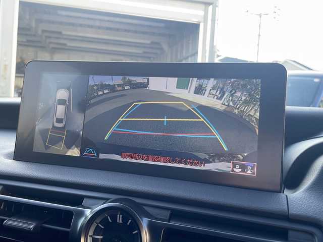 レクサス ＩＳ 300h Fスポーツ 福岡県 2024(令6)年 1.2万km グラファイトブラックガラスフレーク 純正メーカーナビ/　（AM/FM/CD/DVD/USB/Bluetooth/SD/AUX/フルセグ）/ムーンルーフ/３眼LEDヘッドライト/パノラマミックビューモニター/オレンジキャリパー/シートヒーター（D席＋N席）/ステアリングヒーター/ブラインドスポットモニター/レーダークルーズコントロール/オートハイビーム/ETC2.0/前後ドライブレコーダー/D+N席パワーシート/レザーシート/D+N席シートヒーター/純正19インチアルミホイール/パドルシフト