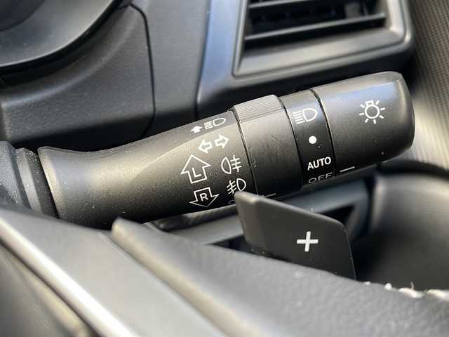 スバル インプレッサ スポーツ 1．6i－Lアイサイト 広島県 2018(平30)年 6.1万km クリスタルホワイトP 禁煙車/アイサイト/・プリクラッシュブレーキ/・アダプティブクルーズコントロール/・車線逸脱抑制/コーナーセンサー/ヒルスタートアシスト/社外ナビ（AVIC-RZ501）/・DTV/CD/DVD/SD/Bluetooth/バックカメラ/革巻きステアリング/ステアリングスイッチ/パドルシフト/オートライト/LEDヘッドライト/SRH/フォグランプ/電動パーキングブレーキ/ETC/ドライブレコーダー/ドアバイザー/純正16インチアルミホイール/W+サイド+カーテンエアバック