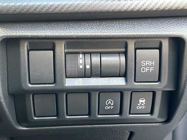 スバル インプレッサ スポーツ 1．6i－Lアイサイト 広島県 2018(平30)年 6.1万km クリスタルホワイトP 禁煙車/アイサイト/・プリクラッシュブレーキ/・アダプティブクルーズコントロール/・車線逸脱抑制/コーナーセンサー/ヒルスタートアシスト/社外ナビ（AVIC-RZ501）/・DTV/CD/DVD/SD/Bluetooth/バックカメラ/革巻きステアリング/ステアリングスイッチ/パドルシフト/オートライト/LEDヘッドライト/SRH/フォグランプ/電動パーキングブレーキ/ETC/ドライブレコーダー/ドアバイザー/純正16インチアルミホイール/W+サイド+カーテンエアバック