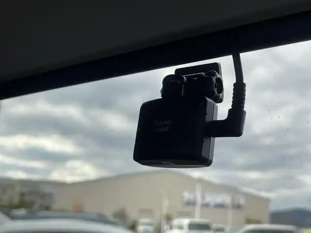 ダイハツ アトレー バン デッキバン 東京都 2025(令7)年 0.3万km オフビートカーキM ディスプレイオーディオ/（BT/CarAVAssist/AndroidAuto)/スマートアシスト/・アダプティブクルーズコントロール/・レーンキープコントロール/・先行車発進お知らせ/・衝突回避支援ブレーキ機能/・誤発進抑制制御機能/・ふらつき警報/両側パワースライド/リアサーキュレーター/MLJ社製XTREME-Jホイール/純正フロアマット/デジタルインナーミラー型ドライブレコーダー（前/後）