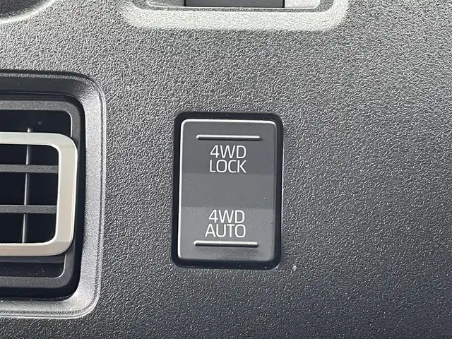 ダイハツ アトレー バン デッキバン 東京都 2025(令7)年 0.3万km オフビートカーキM ディスプレイオーディオ/（BT/CarAVAssist/AndroidAuto)/スマートアシスト/・アダプティブクルーズコントロール/・レーンキープコントロール/・先行車発進お知らせ/・衝突回避支援ブレーキ機能/・誤発進抑制制御機能/・ふらつき警報/両側パワースライド/リアサーキュレーター/MLJ社製XTREME-Jホイール/純正フロアマット/デジタルインナーミラー型ドライブレコーダー（前/後）