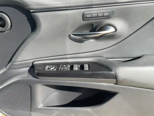 レクサス ＥＳ 300h Fスポーツ 宮崎県 2019(平31)年 7.1万km ホワイトノーヴァガラスフレーク メモリナビ/フルセグテレビ/バックカメラ/ウィンカーミラー/レーダークルーズコントロール/サンルーフ/ETC/レザーシート/パワーシート/シートヒーター/ベンチレーション/三眼LEDライト/純正19インチアルミホイール/純正フロアマット