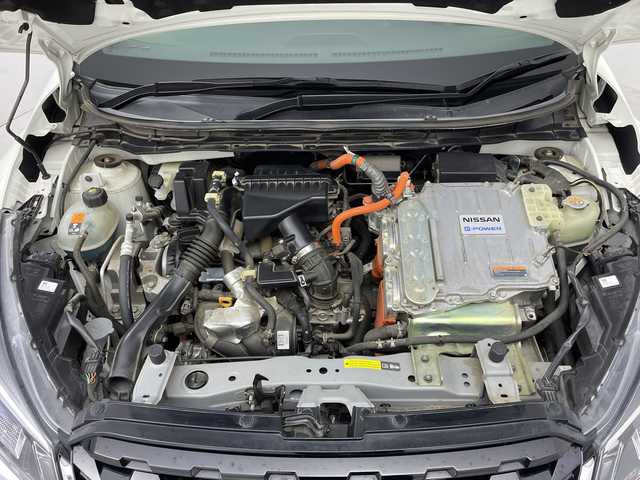 日産 キックス X 福島県 2021(令3)年 6万km ブリリアントホワイトパール /禁煙車//アラウンドビューモニター//デジタルインナーミラー//純正９型ナビ/CD・DVD・BT・MSV・USB・フルセグTV//ＬＥＤライト//プロパイロット//ステアリングヒーター//シートヒーター//前後ドライブレコーダー//ルーフレール//ＴＶキャンセラー//ハーフレザーシート//電動パーキングブレーキ//フォグライト