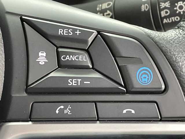 日産 キックス X 福島県 2021(令3)年 6万km ブリリアントホワイトパール /禁煙車//アラウンドビューモニター//デジタルインナーミラー//純正９型ナビ/CD・DVD・BT・MSV・USB・フルセグTV//ＬＥＤライト//プロパイロット//ステアリングヒーター//シートヒーター//前後ドライブレコーダー//ルーフレール//ＴＶキャンセラー//ハーフレザーシート//電動パーキングブレーキ//フォグライト