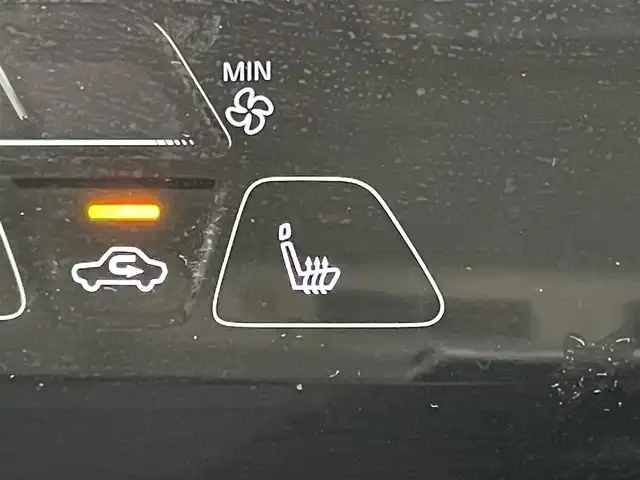 三菱 デリカミニ G プレミアム 岡山県 2024(令6)年 1.5万km ナチュラルアイボリーメタリック 純正9インチディスプレイオーディオ（AVIC-RQ720）/（Bluetooth/USB/Carplay/フルセグTV）/両側電動スライドドア/マイパイロット/デジタルインナーミラー/全方位カメラ/ステアリングヒーター/シートヒーター（運転席・助手席）/レーダークルーズコントロール/オートハイビーム/LEDヘッドライト/コーナーセンサー(前後)/ダウンヒルアシストコントロール/カーテンエアバック/社外フロアマット/純正15インチアルミ/ETC