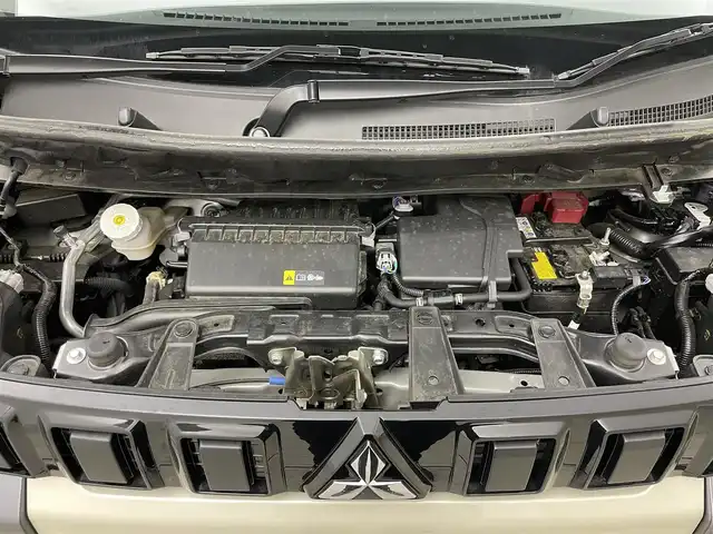 三菱 デリカミニ G プレミアム 岡山県 2024(令6)年 1.5万km ナチュラルアイボリーメタリック 純正9インチディスプレイオーディオ（AVIC-RQ720）/（Bluetooth/USB/Carplay/フルセグTV）/両側電動スライドドア/マイパイロット/デジタルインナーミラー/全方位カメラ/ステアリングヒーター/シートヒーター（運転席・助手席）/レーダークルーズコントロール/オートハイビーム/LEDヘッドライト/コーナーセンサー(前後)/ダウンヒルアシストコントロール/カーテンエアバック/社外フロアマット/純正15インチアルミ/ETC