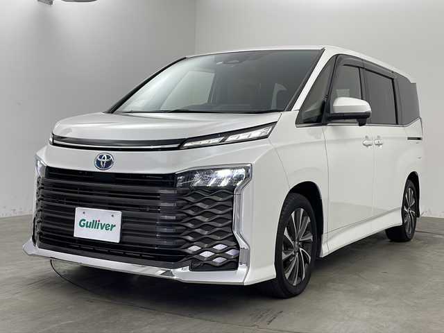 トヨタ ヴォクシー ハイブリッド S－Z 兵庫県 2022(令4)年 3.2万km ホワイトパールクリスタルシャイン ディスプレイオーディオ/(Bluetooth/CD/DVD/USB/type-C/Miracast/フルセグ)/トヨタセーフティセンス/プリクラッシュセーフティ/レーンディパーチャーアラート/オートマチックハイビーム/レーダークルーズコントロール/両側パワースライドドア/ハーフレザーシート/前席シートヒーター/バックカメラ/LEDヘッドライト/オートライト/純正17インチアルミホイール/後席type-C充電ポート/リアロールサンシェード/100V充電/オートリトラクタブルミラー/電動格納ミラー/電動パーキングホールド/オートブレーキホールド