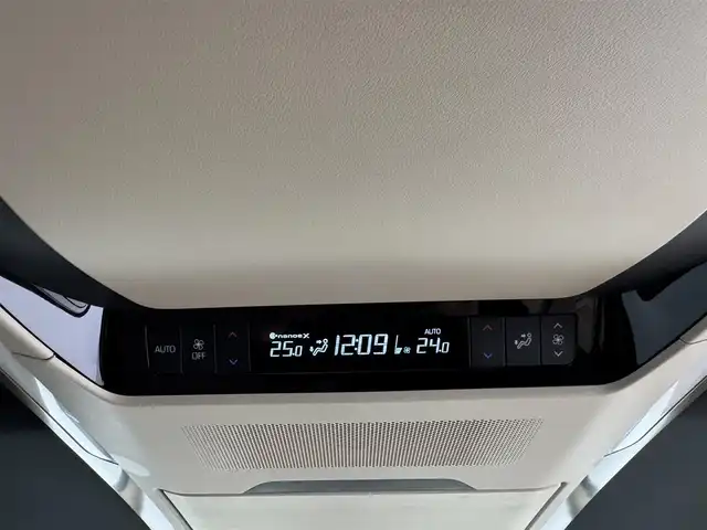 トヨタ アルファードハイブリット エグゼクティブ ラウンジ 愛知県 2023(令5)年 3.9万km ブラック 左右独立ムーンルーフ/１４インチディスプレイオーディオ　/（フルセグ／Bluetooth）　/ＪＢＬプレミアムサウンドシステム　/14インチフリップダウンモニター　/レーダークルーズコントロール　/パノラミックビューモニター　/パドルシフト/ブラインドスポットモニター/コーナーセンサー　/レザーシート（ニュートラルベージュ）　/両側パワースライドドア　/ヘッドアップディスプレイ/ユニバーサルステップ　/電動リアゲート/全席パワーシート/全席シートヒーター/全席エアーシート/メモリーシート（運転席、後席）/ハンドルヒーター/後席パワーサイドサンシェード/ワイヤレス充電/デジタルインナーミラー/ETC2.0/ドライブレコーダー/純正AW