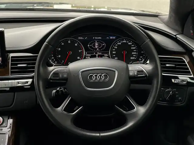 アウディ Ａ８ 3．0 TFSI クワトロ 山梨県 2015(平27)年 1.1万km 黒 純正MMIナビ/　（CD/DVD/Bluetooth/フルセグTV）/360°カメラ/SR/ACC/BSM/LKA/BOSE/黒革/シートヒーター/電動リアゲート/ETC/純正21インチAW