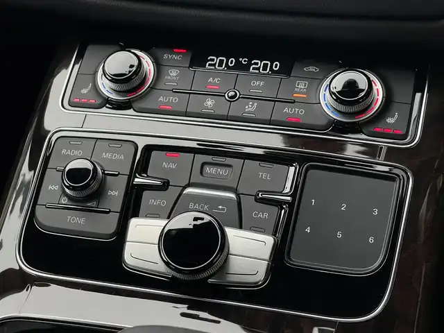 アウディ Ａ８ 3．0 TFSI クワトロ 山梨県 2015(平27)年 1.1万km 黒 純正MMIナビ/　（CD/DVD/Bluetooth/フルセグTV）/360°カメラ/SR/ACC/BSM/LKA/BOSE/黒革/シートヒーター/電動リアゲート/ETC/純正21インチAW