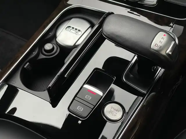 アウディ Ａ８ 3．0 TFSI クワトロ 山梨県 2015(平27)年 1.1万km 黒 純正MMIナビ/　（CD/DVD/Bluetooth/フルセグTV）/360°カメラ/SR/ACC/BSM/LKA/BOSE/黒革/シートヒーター/電動リアゲート/ETC/純正21インチAW