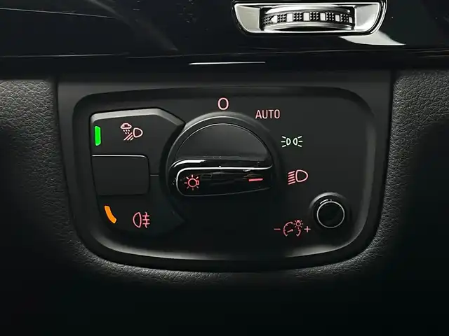 アウディ Ａ８ 3．0 TFSI クワトロ 山梨県 2015(平27)年 1.1万km 黒 純正MMIナビ/　（CD/DVD/Bluetooth/フルセグTV）/360°カメラ/SR/ACC/BSM/LKA/BOSE/黒革/シートヒーター/電動リアゲート/ETC/純正21インチAW
