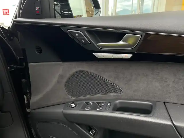 アウディ Ａ８ 3．0 TFSI クワトロ 山梨県 2015(平27)年 1.1万km 黒 純正MMIナビ/　（CD/DVD/Bluetooth/フルセグTV）/360°カメラ/SR/ACC/BSM/LKA/BOSE/黒革/シートヒーター/電動リアゲート/ETC/純正21インチAW