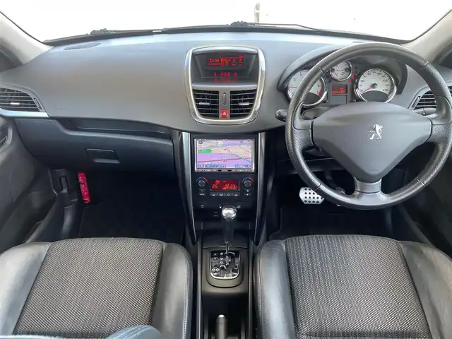 プジョー ２０７ Cielo 埼玉県 2009(平21)年 6.5万km ライトブルー /パノラミックガラスルーフ//社外HDDナビ//フルセグTV//CD/DVD/Bluetooth//クルーズコントロール//ETC//キーレス//W.サイド.カーテンエアバッグ//ABS//ESP//革巻きステアリング//オートライト//Fフォグランプ//プライバシーガラス//純正16インチAW//新車時保証書//取扱説明書//ナビ取説//スペアキー