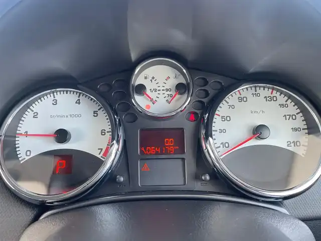 プジョー ２０７ Cielo 埼玉県 2009(平21)年 6.5万km ライトブルー /パノラミックガラスルーフ//社外HDDナビ//フルセグTV//CD/DVD/Bluetooth//クルーズコントロール//ETC//キーレス//W.サイド.カーテンエアバッグ//ABS//ESP//革巻きステアリング//オートライト//Fフォグランプ//プライバシーガラス//純正16インチAW//新車時保証書//取扱説明書//ナビ取説//スペアキー