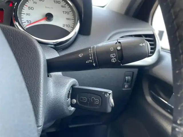 プジョー ２０７ Cielo 埼玉県 2009(平21)年 6.5万km ライトブルー /パノラミックガラスルーフ//社外HDDナビ//フルセグTV//CD/DVD/Bluetooth//クルーズコントロール//ETC//キーレス//W.サイド.カーテンエアバッグ//ABS//ESP//革巻きステアリング//オートライト//Fフォグランプ//プライバシーガラス//純正16インチAW//新車時保証書//取扱説明書//ナビ取説//スペアキー