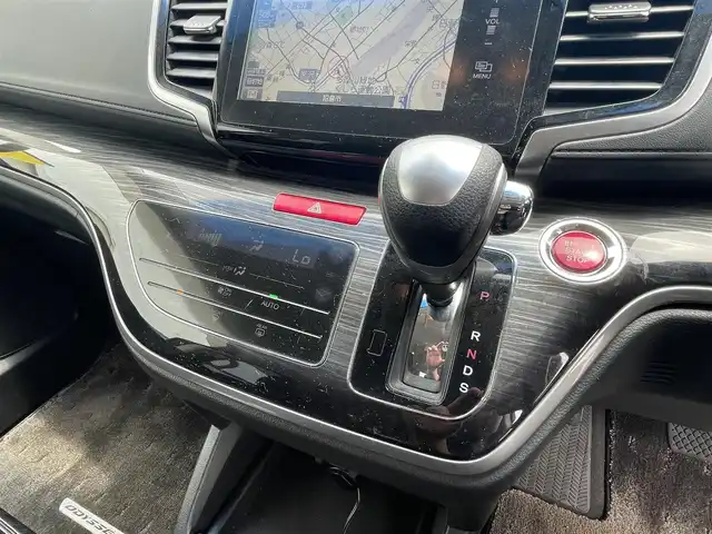 ホンダ オデッセイ アブソルート 東京都 2013(平25)年 6.1万km クリスタルブラックパール (株)IDOMが運営する【じしゃロン昭島店】の自社ローン専用車両になりますこちらは現金またはオートローンご利用時の価格です。自社ローンご希望の方は別途その旨お申付け下さい/純正ナビ/BT/TV/SD/CD/DVD/バックカメラ/ビルトインETC/スマートキー/プッシュスタート/片側パワースライドドア/USB2口/HDMI/フリップダウンモニター/クルーズコントロール/アイドリングストップ/ステアリングスイッチ/革巻きステアリング/Autoライト/LED/シートリフター/電動格納ドアミラー/純正アルミホイール/純正フロアマット