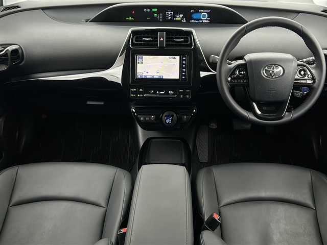 トヨタ プリウス A ツーリングセレクション 宮城県 2020(令2)年 6.1万km スーパーホワイトⅡ トヨタセーフティセンス/・プリクラッシュセーフティ/・レーントレーシングアシスト/・レーダークルーズコントロール/・オートマチックハイビーム/ブラインドスポットモニター/純正7型ナビ（NSZT-W68T）/・BT.CD.DVD.SD/フルセグTV/バックカメラ/ビルトインETC2.0/ドライブレコーダー（F）/パワーシート(D席)/革巻きステアリング/ステアリングスイッチ/プッシュスタート/スマートキー/LEDヘッドライト/LEDフォグランプ/純正フロアマット/純正15インチAW/純正ドアバイザー