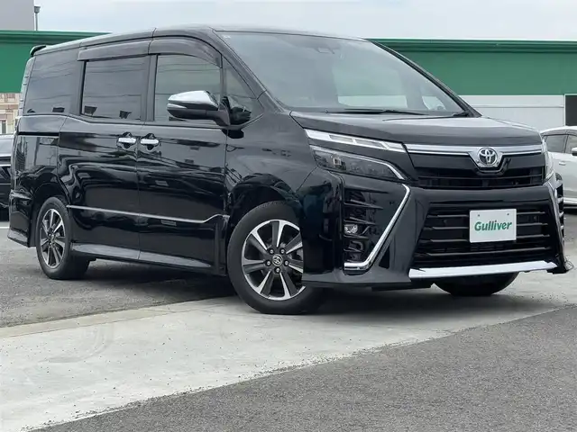 トヨタ ヴォクシー ZS 煌Ⅲ 徳島県 2021(令3)年 1.9万km ブラック 純正10型SDナビ　NSZN-Z68T/AM/FM/Bluetooth/DISC/SD/TV/バックカメラ/両側電動スライドドア/オートライト/本革巻きステアリング/クルーズコントロール/コーナーセンサー/ドライブレコーダー/ETC2.0/オートマチックハイビーム/LEDヘッドライト/純正16インチアルミホイール/ドアバイザー/純正フロアマット/パーキングサポートブレーキ/クリアランスソナー/スマートキー/プッシュスタート/ECO モード/横滑り防止装置/レーンキープアシスト