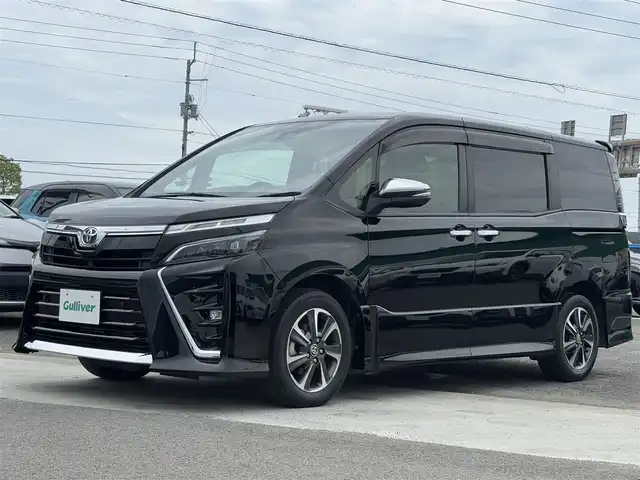 トヨタ ヴォクシー ZS 煌Ⅲ 徳島県 2021(令3)年 1.9万km ブラック 純正10型SDナビ　NSZN-Z68T/AM/FM/Bluetooth/DISC/SD/TV/バックカメラ/両側電動スライドドア/オートライト/本革巻きステアリング/クルーズコントロール/コーナーセンサー/ドライブレコーダー/ETC2.0/オートマチックハイビーム/LEDヘッドライト/純正16インチアルミホイール/ドアバイザー/純正フロアマット/パーキングサポートブレーキ/クリアランスソナー/スマートキー/プッシュスタート/ECO モード/横滑り防止装置/レーンキープアシスト