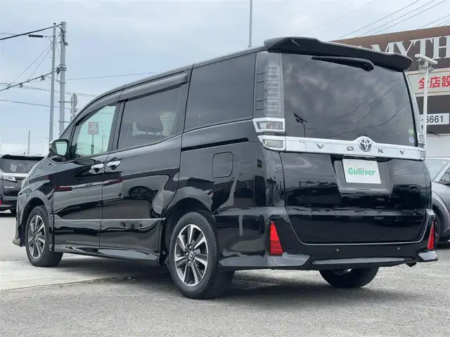 トヨタ ヴォクシー ZS 煌Ⅲ 徳島県 2021(令3)年 1.9万km ブラック 純正10型SDナビ　NSZN-Z68T/AM/FM/Bluetooth/DISC/SD/TV/バックカメラ/両側電動スライドドア/オートライト/本革巻きステアリング/クルーズコントロール/コーナーセンサー/ドライブレコーダー/ETC2.0/オートマチックハイビーム/LEDヘッドライト/純正16インチアルミホイール/ドアバイザー/純正フロアマット/パーキングサポートブレーキ/クリアランスソナー/スマートキー/プッシュスタート/ECO モード/横滑り防止装置/レーンキープアシスト