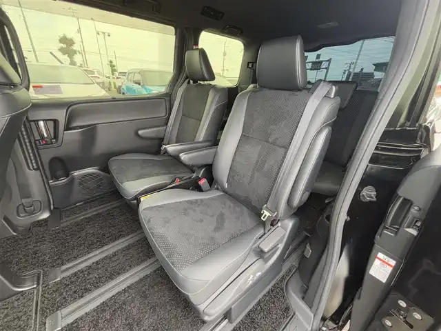 トヨタ ヴォクシー ZS 煌Ⅲ 徳島県 2021(令3)年 1.9万km ブラック 純正10型SDナビ　NSZN-Z68T/AM/FM/Bluetooth/DISC/SD/TV/バックカメラ/両側電動スライドドア/オートライト/本革巻きステアリング/クルーズコントロール/コーナーセンサー/ドライブレコーダー/ETC2.0/オートマチックハイビーム/LEDヘッドライト/純正16インチアルミホイール/ドアバイザー/純正フロアマット/パーキングサポートブレーキ/クリアランスソナー/スマートキー/プッシュスタート/ECO モード/横滑り防止装置/レーンキープアシスト