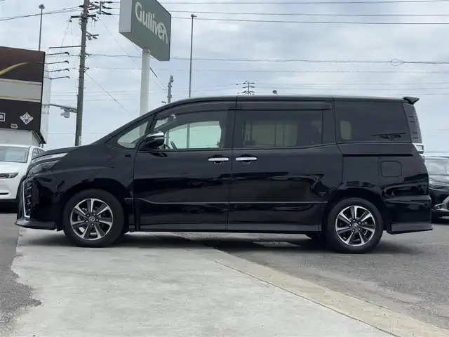 トヨタ ヴォクシー ZS 煌Ⅲ 徳島県 2021(令3)年 1.9万km ブラック 純正10型SDナビ　NSZN-Z68T/AM/FM/Bluetooth/DISC/SD/TV/バックカメラ/両側電動スライドドア/オートライト/本革巻きステアリング/クルーズコントロール/コーナーセンサー/ドライブレコーダー/ETC2.0/オートマチックハイビーム/LEDヘッドライト/純正16インチアルミホイール/ドアバイザー/純正フロアマット/パーキングサポートブレーキ/クリアランスソナー/スマートキー/プッシュスタート/ECO モード/横滑り防止装置/レーンキープアシスト