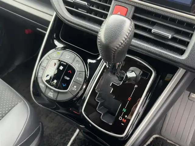 トヨタ ヴォクシー ZS 煌Ⅲ 徳島県 2021(令3)年 1.9万km ブラック 純正10型SDナビ　NSZN-Z68T/AM/FM/Bluetooth/DISC/SD/TV/バックカメラ/両側電動スライドドア/オートライト/本革巻きステアリング/クルーズコントロール/コーナーセンサー/ドライブレコーダー/ETC2.0/オートマチックハイビーム/LEDヘッドライト/純正16インチアルミホイール/ドアバイザー/純正フロアマット/パーキングサポートブレーキ/クリアランスソナー/スマートキー/プッシュスタート/ECO モード/横滑り防止装置/レーンキープアシスト