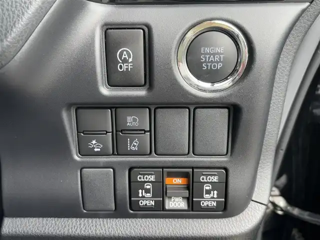 トヨタ ヴォクシー ZS 煌Ⅲ 徳島県 2021(令3)年 1.9万km ブラック 純正10型SDナビ　NSZN-Z68T/AM/FM/Bluetooth/DISC/SD/TV/バックカメラ/両側電動スライドドア/オートライト/本革巻きステアリング/クルーズコントロール/コーナーセンサー/ドライブレコーダー/ETC2.0/オートマチックハイビーム/LEDヘッドライト/純正16インチアルミホイール/ドアバイザー/純正フロアマット/パーキングサポートブレーキ/クリアランスソナー/スマートキー/プッシュスタート/ECO モード/横滑り防止装置/レーンキープアシスト