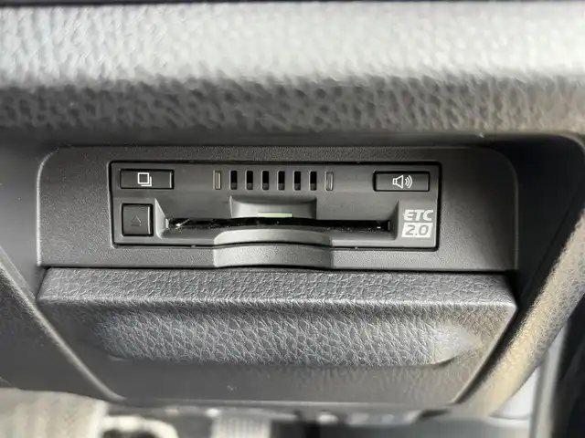 トヨタ ヴォクシー ZS 煌Ⅲ 徳島県 2021(令3)年 1.9万km ブラック 純正10型SDナビ　NSZN-Z68T/AM/FM/Bluetooth/DISC/SD/TV/バックカメラ/両側電動スライドドア/オートライト/本革巻きステアリング/クルーズコントロール/コーナーセンサー/ドライブレコーダー/ETC2.0/オートマチックハイビーム/LEDヘッドライト/純正16インチアルミホイール/ドアバイザー/純正フロアマット/パーキングサポートブレーキ/クリアランスソナー/スマートキー/プッシュスタート/ECO モード/横滑り防止装置/レーンキープアシスト