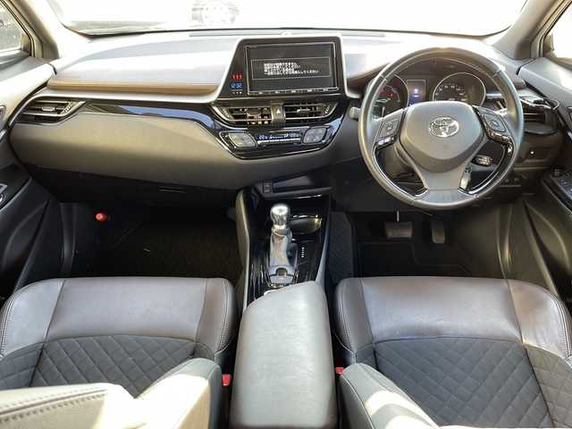 トヨタ Ｃ－ＨＲ G 岐阜県 2017(平29)年 3.5万km ホワイトパールクリスタルシャイン 登録時34969km/純正9インチメモリーナビ/フルセグ/バックカメラ/トヨタセーフティセンス/レーダークルーズコントロール/レーンキープアシスト/プリクラッシュセーフティ/ハイビームアシスト/LEDオートヘッドライト/ハーフレザーシート/シートヒーター/AC100V/1500W充電/スマートキー×2/ETC2.0/禁煙車