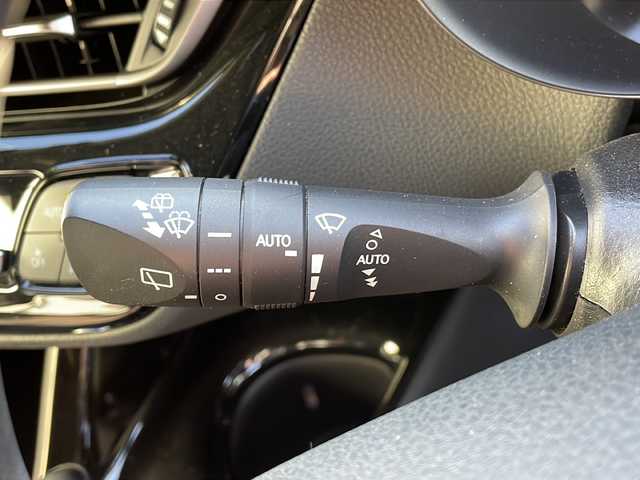トヨタ Ｃ－ＨＲ G 岐阜県 2017(平29)年 3.5万km ホワイトパールクリスタルシャイン 登録時34969km/純正9インチメモリーナビ/フルセグ/バックカメラ/トヨタセーフティセンス/レーダークルーズコントロール/レーンキープアシスト/プリクラッシュセーフティ/ハイビームアシスト/LEDオートヘッドライト/ハーフレザーシート/シートヒーター/AC100V/1500W充電/スマートキー×2/ETC2.0/禁煙車