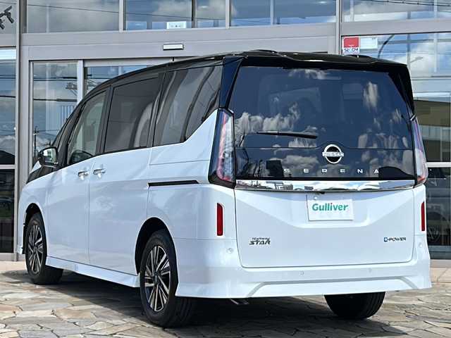 日産 セレナ e－パワー ハイウェイスター V 静岡県 2025(令7)年 0.1万km未満 白Ⅱ 純正ナビ/・AM/・FM/・USB/・HDMI/・Bluetooth/・スマートフォン連携/主要装備/・アダプティブLEDヘッドライト/・アラウンドビューモニター（移動物 検知機能付）/・デジタルインナーミラー/・アドバンスドドライブアシストディスプレイ/（12.3インチカラーディスプレイ）/・ワイヤレス充電器/・6スピーカー/・ETC2.0ユニット（ビルトインタイプ）/・プロパイロット（ナビリンク機能付）/・後席フリップダウンモニター/・電動パーキング/・パーキングアシスト/・両側パワスラ/・クリアランスソナー/・リアオートエアコン