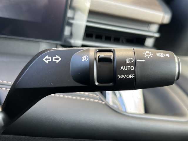 日産 セレナ e－パワー ハイウェイスター V 静岡県 2025(令7)年 0.1万km未満 白Ⅱ 純正ナビ/・AM/・FM/・USB/・HDMI/・Bluetooth/・スマートフォン連携/主要装備/・アダプティブLEDヘッドライト/・アラウンドビューモニター（移動物 検知機能付）/・デジタルインナーミラー/・アドバンスドドライブアシストディスプレイ/（12.3インチカラーディスプレイ）/・ワイヤレス充電器/・6スピーカー/・ETC2.0ユニット（ビルトインタイプ）/・プロパイロット（ナビリンク機能付）/・後席フリップダウンモニター/・電動パーキング/・パーキングアシスト/・両側パワスラ/・クリアランスソナー/・リアオートエアコン
