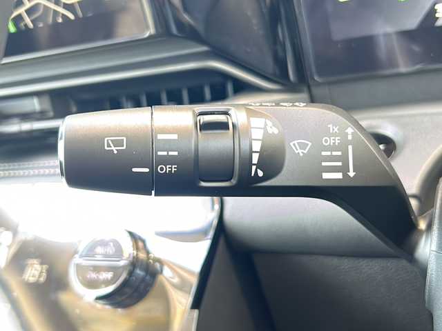 日産 セレナ e－パワー ハイウェイスター V 静岡県 2025(令7)年 0.1万km未満 白Ⅱ 純正ナビ/・AM/・FM/・USB/・HDMI/・Bluetooth/・スマートフォン連携/主要装備/・アダプティブLEDヘッドライト/・アラウンドビューモニター（移動物 検知機能付）/・デジタルインナーミラー/・アドバンスドドライブアシストディスプレイ/（12.3インチカラーディスプレイ）/・ワイヤレス充電器/・6スピーカー/・ETC2.0ユニット（ビルトインタイプ）/・プロパイロット（ナビリンク機能付）/・後席フリップダウンモニター/・電動パーキング/・パーキングアシスト/・両側パワスラ/・クリアランスソナー/・リアオートエアコン