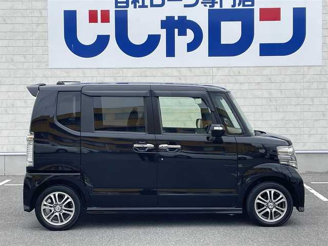 ホンダ Ｎ ＢＯＸ カスタム SSパッケージ 佐賀県 2017(平29)年 6.4万km スマートブラック （株）IDOMが運営する【じしゃロン佐賀店】の自社ローン専用車両になります。/こちらは現金またはオートローンご利用時の価格です。自社ローンご希望の方は別途その旨お申し付けください/ＢＴオーディオなし　/・ストラーダナビ/フルセグ/ＤＶＤ/ＣＤ/ＢＴ　/・バックカメラ　/・左電動スライドドア　/・ＥＴＣ