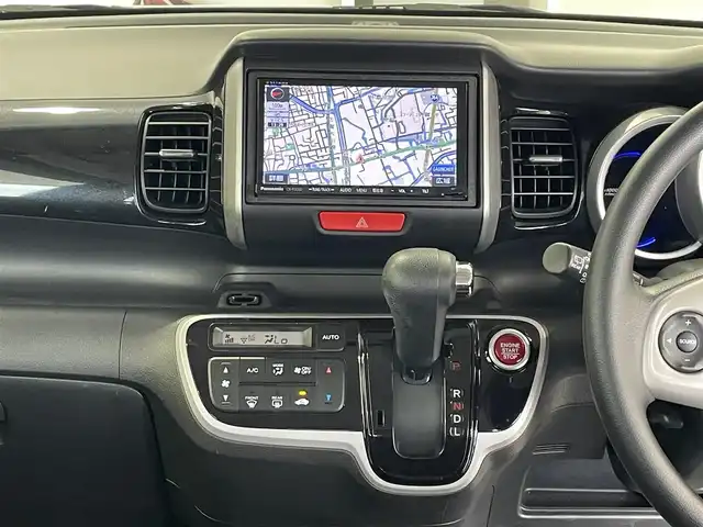 ホンダ Ｎ ＢＯＸ カスタム SSパッケージ 佐賀県 2017(平29)年 6.4万km スマートブラック （株）IDOMが運営する【じしゃロン佐賀店】の自社ローン専用車両になります。/こちらは現金またはオートローンご利用時の価格です。自社ローンご希望の方は別途その旨お申し付けください/ＢＴオーディオなし　/・ストラーダナビ/フルセグ/ＤＶＤ/ＣＤ/ＢＴ　/・バックカメラ　/・左電動スライドドア　/・ＥＴＣ
