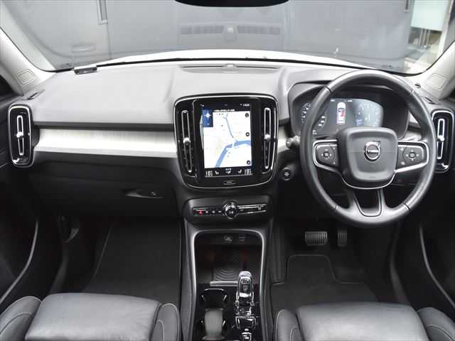 ボルボ ＸＣ４０ T5 AWD インスクリプション 和歌山県 2018(平30)年 5.9万km パール ACC /純正ナビ /フルセグ /全方位カメラ /Applecarplay /レザーシート /シートヒーター /電動バックドア /LEDヘッドライト /前席パワーシート /オートホールド /ルーフレール /プッシュスタート /オートライト /ETC/取扱説明書/保証書/スペアキー