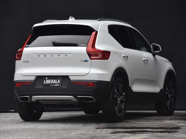 ボルボ ＸＣ４０ T5 AWD インスクリプション 和歌山県 2018(平30)年 5.9万km パール ACC /純正ナビ /フルセグ /全方位カメラ /Applecarplay /レザーシート /シートヒーター /電動バックドア /LEDヘッドライト /前席パワーシート /オートホールド /ルーフレール /プッシュスタート /オートライト /ETC/取扱説明書/保証書/スペアキー