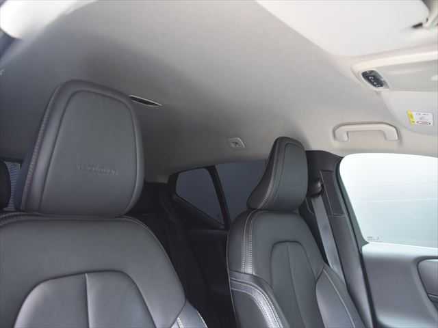 ボルボ ＸＣ４０ T5 AWD インスクリプション 和歌山県 2018(平30)年 5.9万km パール ACC /純正ナビ /フルセグ /全方位カメラ /Applecarplay /レザーシート /シートヒーター /電動バックドア /LEDヘッドライト /前席パワーシート /オートホールド /ルーフレール /プッシュスタート /オートライト /ETC/取扱説明書/保証書/スペアキー