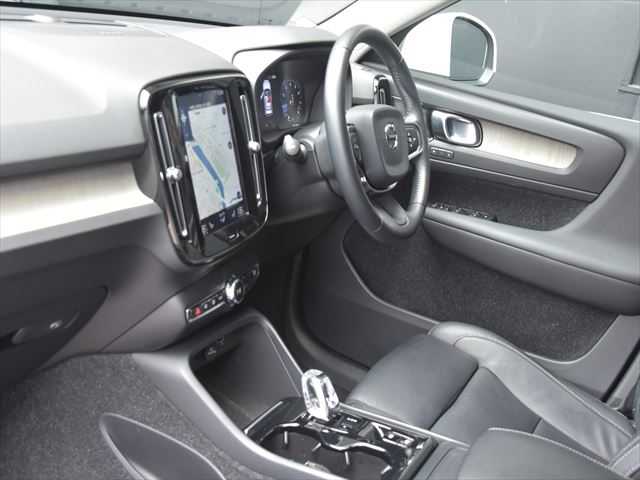 ボルボ ＸＣ４０ T5 AWD インスクリプション 和歌山県 2018(平30)年 5.9万km パール ACC /純正ナビ /フルセグ /全方位カメラ /Applecarplay /レザーシート /シートヒーター /電動バックドア /LEDヘッドライト /前席パワーシート /オートホールド /ルーフレール /プッシュスタート /オートライト /ETC/取扱説明書/保証書/スペアキー