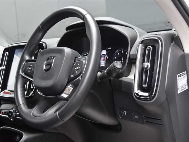 ボルボ ＸＣ４０ T5 AWD インスクリプション 和歌山県 2018(平30)年 5.9万km パール ACC /純正ナビ /フルセグ /全方位カメラ /Applecarplay /レザーシート /シートヒーター /電動バックドア /LEDヘッドライト /前席パワーシート /オートホールド /ルーフレール /プッシュスタート /オートライト /ETC/取扱説明書/保証書/スペアキー