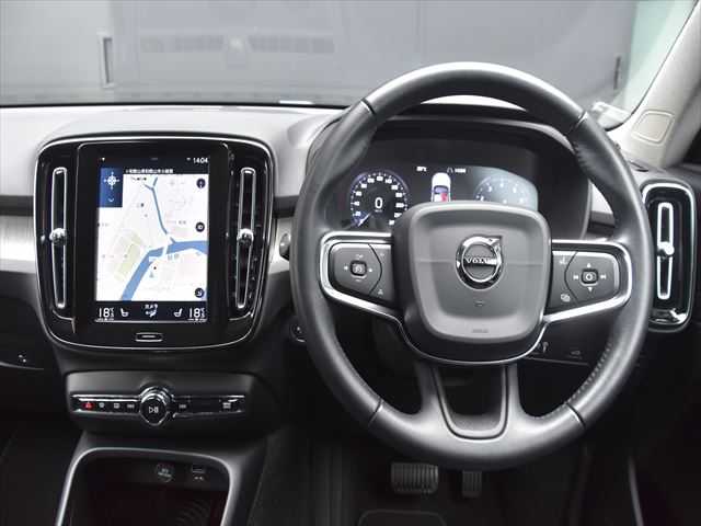 ボルボ ＸＣ４０ T5 AWD インスクリプション 和歌山県 2018(平30)年 5.9万km パール ACC /純正ナビ /フルセグ /全方位カメラ /Applecarplay /レザーシート /シートヒーター /電動バックドア /LEDヘッドライト /前席パワーシート /オートホールド /ルーフレール /プッシュスタート /オートライト /ETC/取扱説明書/保証書/スペアキー