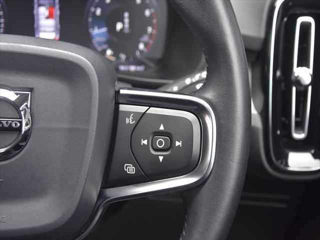 ボルボ ＸＣ４０ T5 AWD インスクリプション 和歌山県 2018(平30)年 5.9万km パール ACC /純正ナビ /フルセグ /全方位カメラ /Applecarplay /レザーシート /シートヒーター /電動バックドア /LEDヘッドライト /前席パワーシート /オートホールド /ルーフレール /プッシュスタート /オートライト /ETC/取扱説明書/保証書/スペアキー