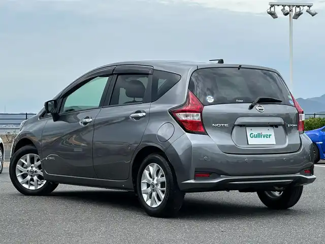 日産 ノート e－パワー X Vセレクション 島根県 2020(令2)年 0.4万km ダークメタルグレー エマージェンシーブレーキ/純正ナビ/CD/DVD/DTV/Bluetooth/アラウンドビューモニター/デジタルインナーミラー /LEDオートライト/オートハイビーム/ステアリングスイッチ/ETC/コーナーセンサー /スマートキー/プッシュスタート /純正フロアマット/ドアバイザー/純正アルミホイール