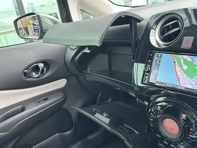 日産 ノート e－パワー X Vセレクション 島根県 2020(令2)年 0.4万km ダークメタルグレー エマージェンシーブレーキ/純正ナビ/CD/DVD/DTV/Bluetooth/アラウンドビューモニター/デジタルインナーミラー /LEDオートライト/オートハイビーム/ステアリングスイッチ/ETC/コーナーセンサー /スマートキー/プッシュスタート /純正フロアマット/ドアバイザー/純正アルミホイール