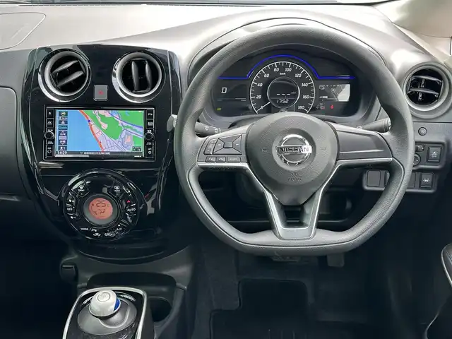 日産 ノート e－パワー X Vセレクション 島根県 2020(令2)年 0.4万km ダークメタルグレー エマージェンシーブレーキ/純正ナビ/CD/DVD/DTV/Bluetooth/アラウンドビューモニター/デジタルインナーミラー /LEDオートライト/オートハイビーム/ステアリングスイッチ/ETC/コーナーセンサー /スマートキー/プッシュスタート /純正フロアマット/ドアバイザー/純正アルミホイール